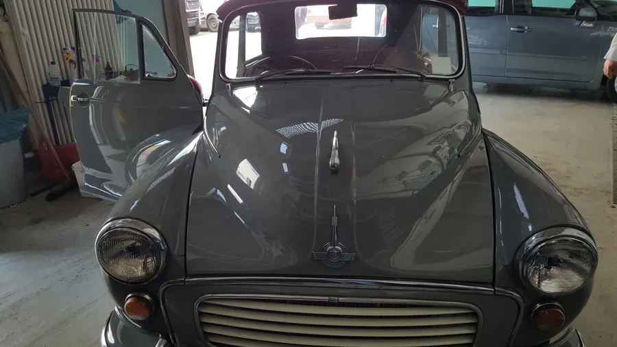 Morris Minor in der Werkstatt, Sattlerei Eren Berlin