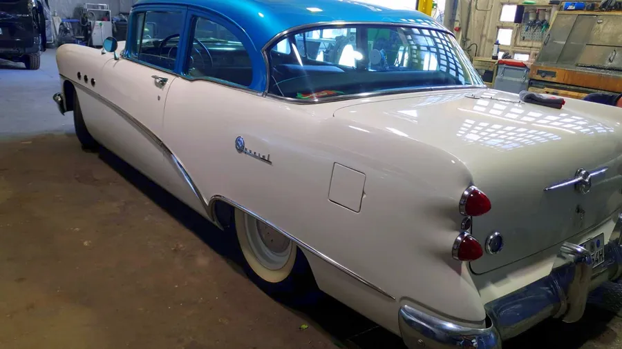 Buick, Zweifarb-Lackierung, Innenraum neu, Sattlerei Eren Berlin