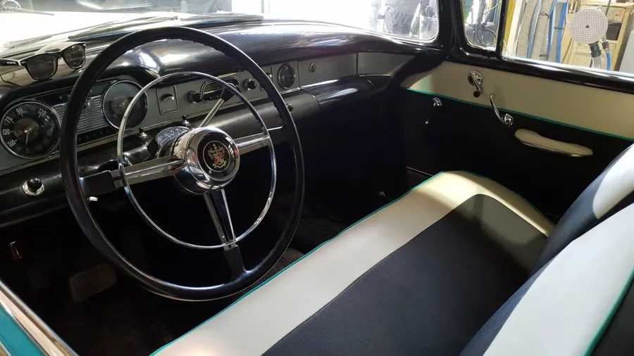 Buick, Sitzbank und Armaturenbrett, Sattlerei Eren Berlin