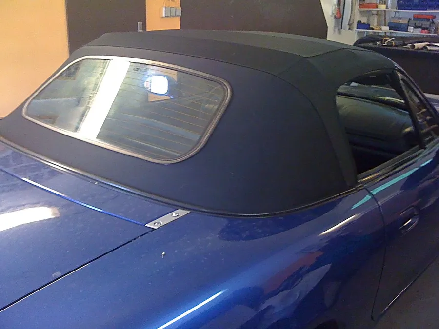 Blaues Cabrio, Verdeck mit Heckscheibe, Sattlerei Eren Berlin