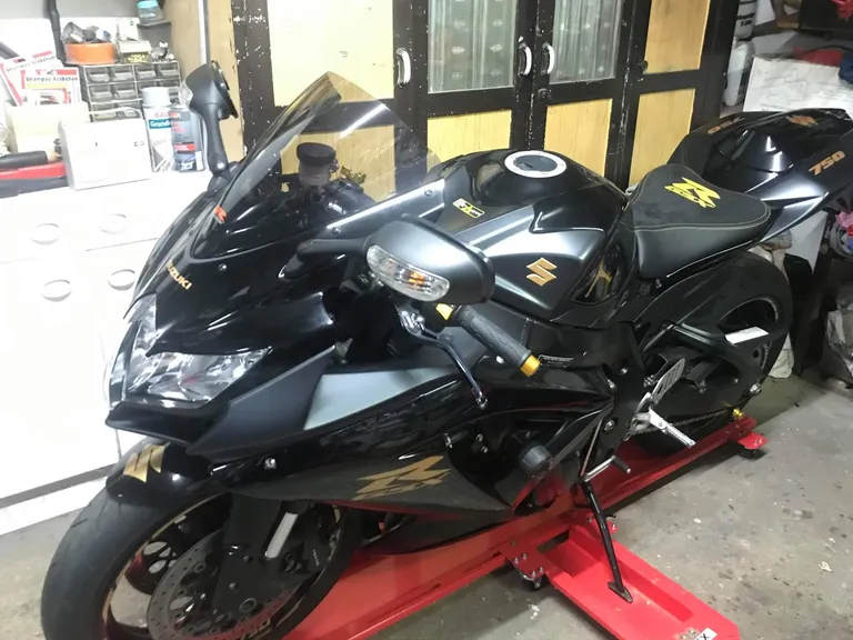 Suzuki GSX-R in der Werkstatt, Sattlerei Eren Berlin
